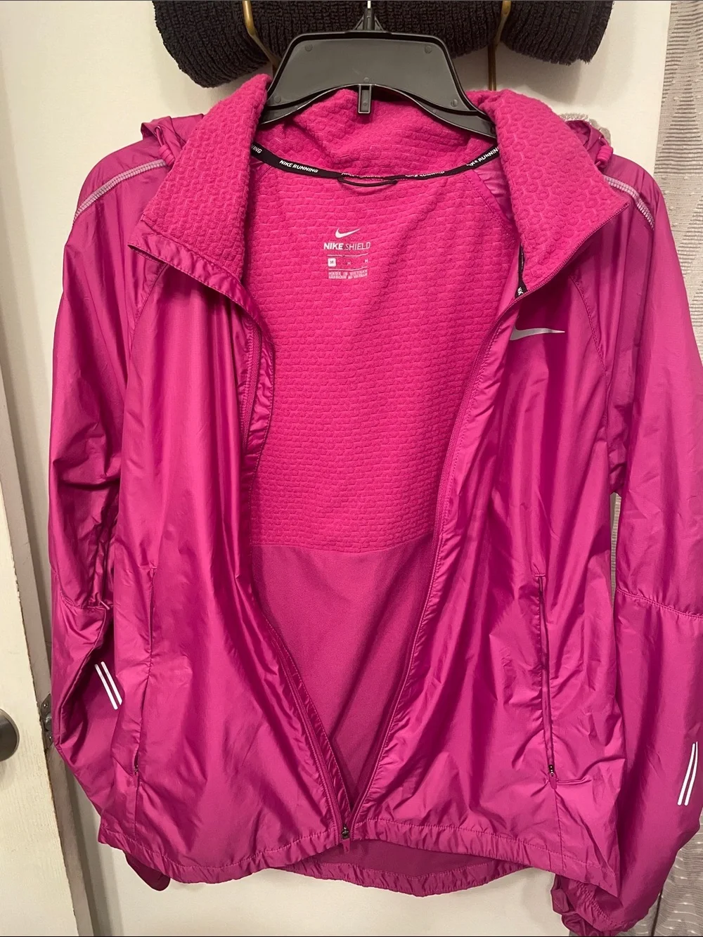 Nike Women's Fuchsia Reflective Running Jacket Size M
